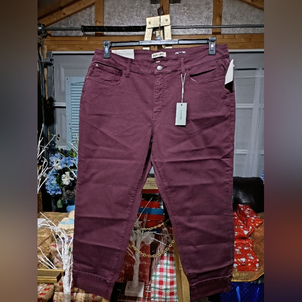 Warp + Weft Women's Burgundy Jean Capris